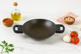 CAST IRON APPAKAL WITH HANDLE(SEASONED)
